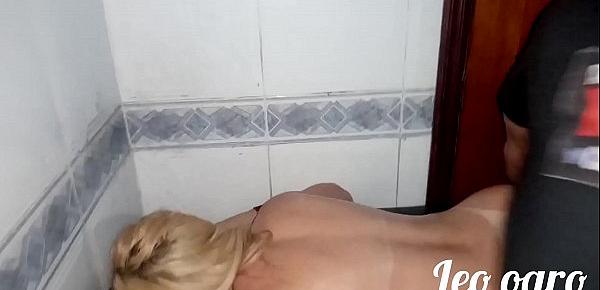  A massagem em Kelly Liberato acabou em sexo.fucking blonde with pink vagina